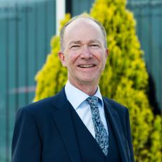 Robert Andrews, Associate Director