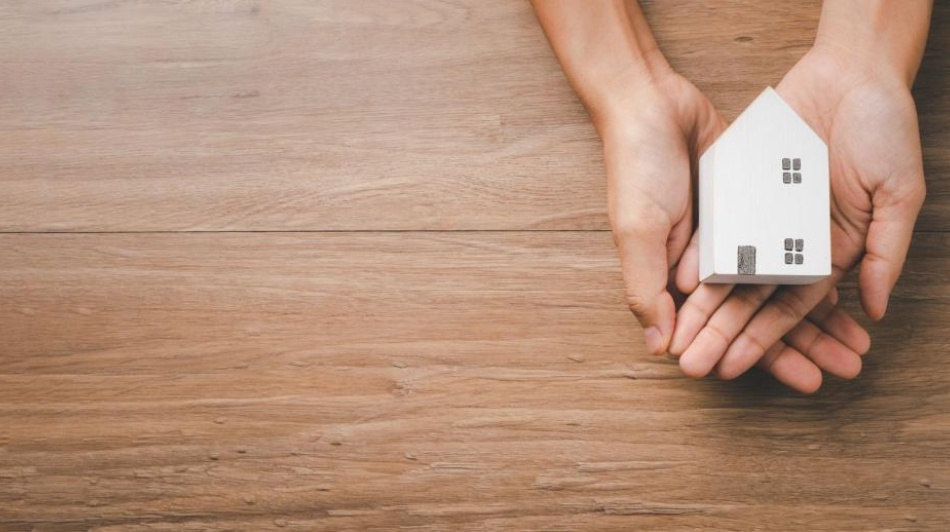 hand holding a small house